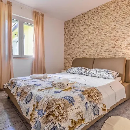 1 Bedroom Gorgeous In Medulin