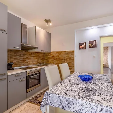 アパート Nice Apartment In Medulin